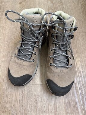 Under Armour Tan Lace-Up Women's Hiking Boots